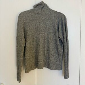 Aerie Soft Gray Ribbed Turtleneck Sweater in Size XS